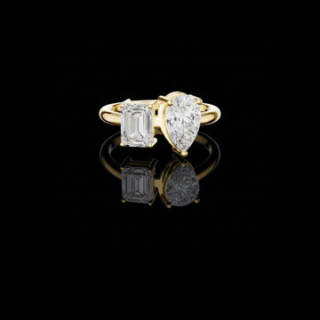 Emerald and pear cut toi et moi lab grown diamond ring