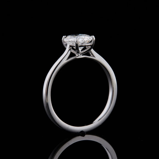 Luxurious 18K Gold Lab Grown Diamond Engagement Ring Classic Style