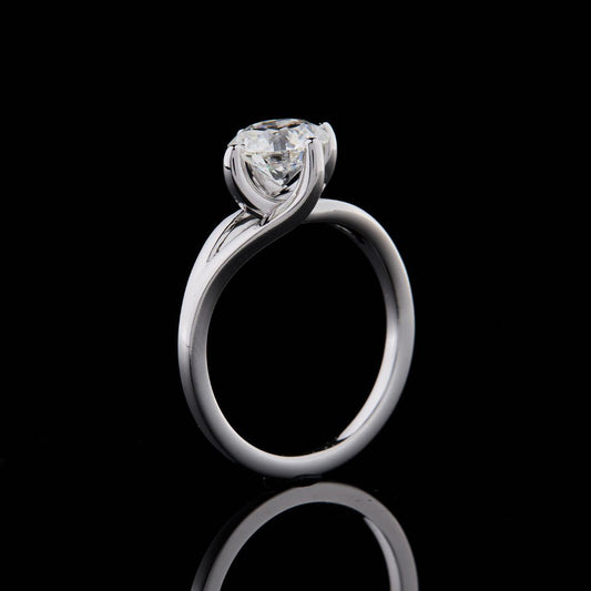 Beautiful 18K Gold Lab Diamond Wedding Ring for Proposals