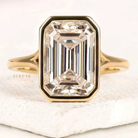 Bezel Setting Emerald Moissanite Diamond Solitaire Engagement Ring