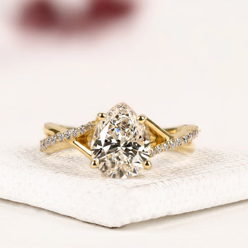 Pear Cut Moissanite Diamond Engagement Ring for Women