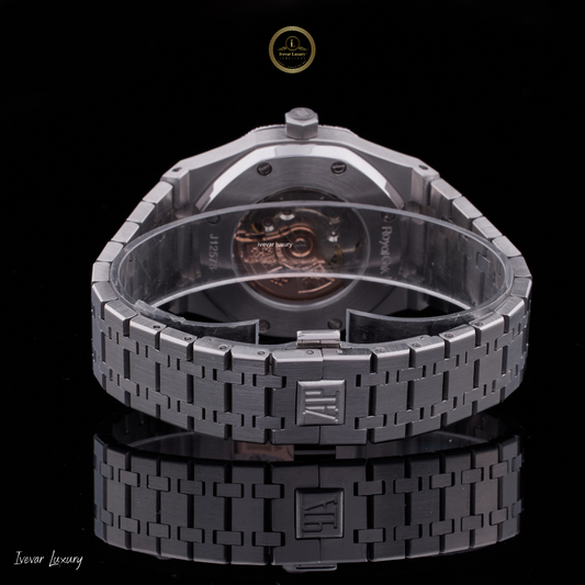 Ethical Luxury: Ivevar’s Iced Lab Grown Diamond Watch for Men