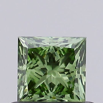 Unique 0.45 CT Princess Shape Fancy Vivid Green Color VVS2 Clarity Lab Grown Diamond For The Glow