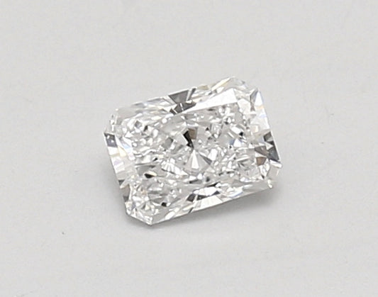 Sustainable 0.38 CT Radiant Shape D Color VVS2 Clarity Lab Grown Diamond For Calm Steps