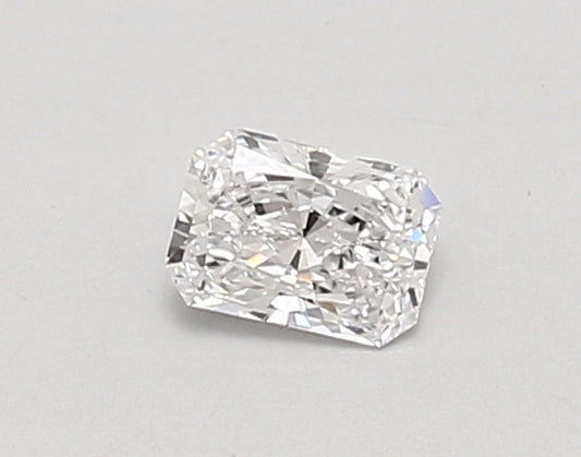 Ultimate 0.37 CT Radiant Shape D Color VVS1 Clarity Lab Grown Diamond For Still Flame
