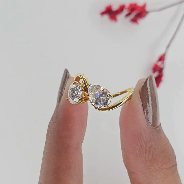 Round and Pear Cut Wave Band Toi et Moi Ring video