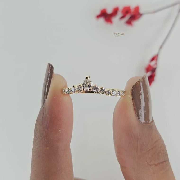 Pear Cut Curved Graduated Band Ring video