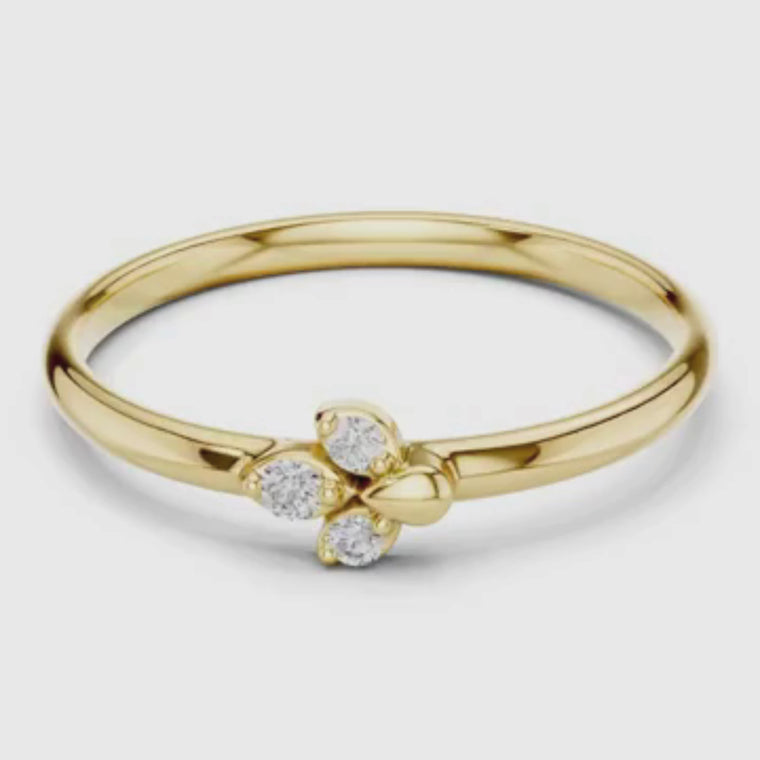 Minimalist Floral Round Cut Cluster Ring video