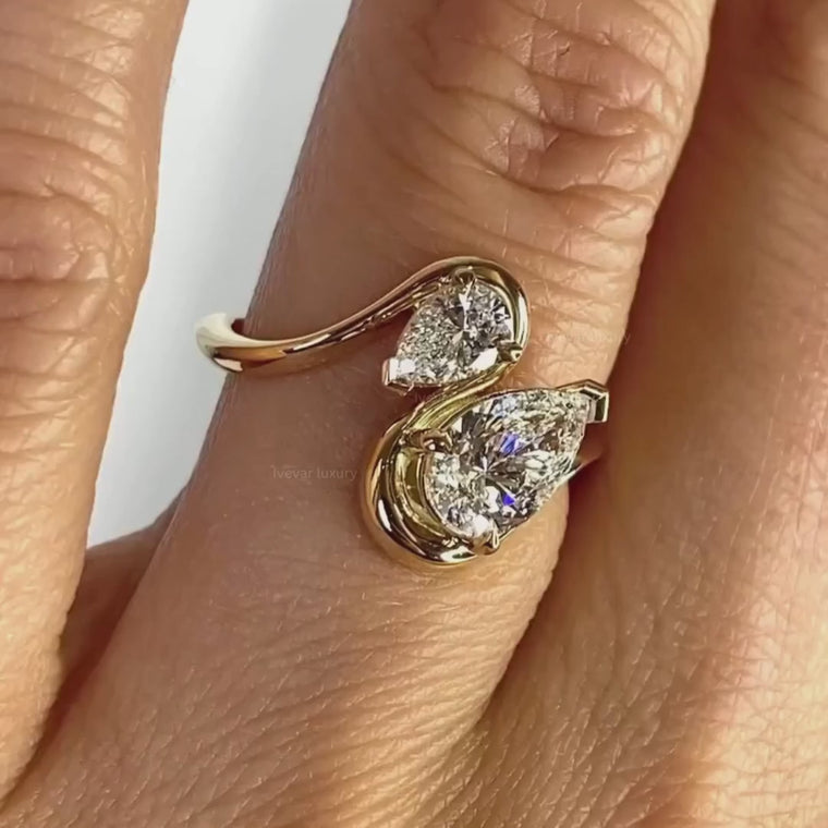 Pear Cut Toi et Moi Bypass Ring video