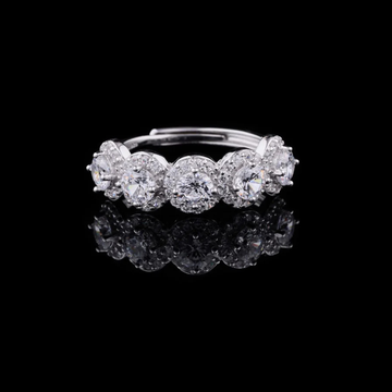 3.00 CT Best Lab Grown Round Cut Diamond Ring With Halo in Soft Corner