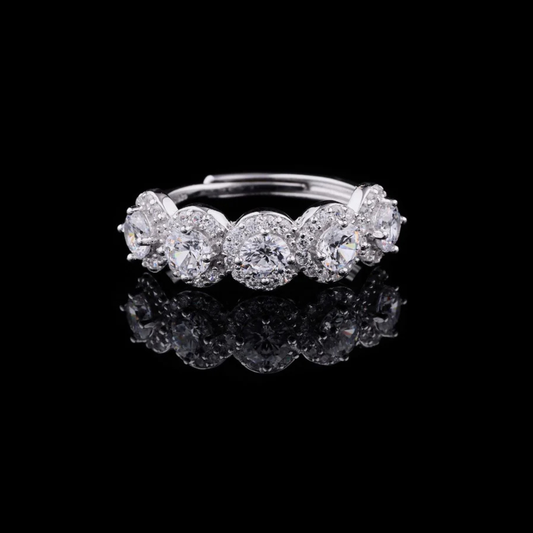 3.00 CT Best Lab Grown Round Cut Diamond Ring With Halo in Soft Corner