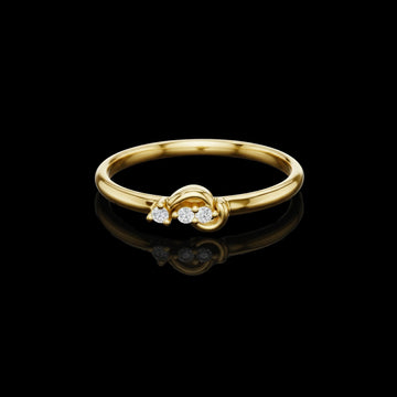 0.23 TCW Gleaming Moissanite Round Cut Diamond Ring For Queenly