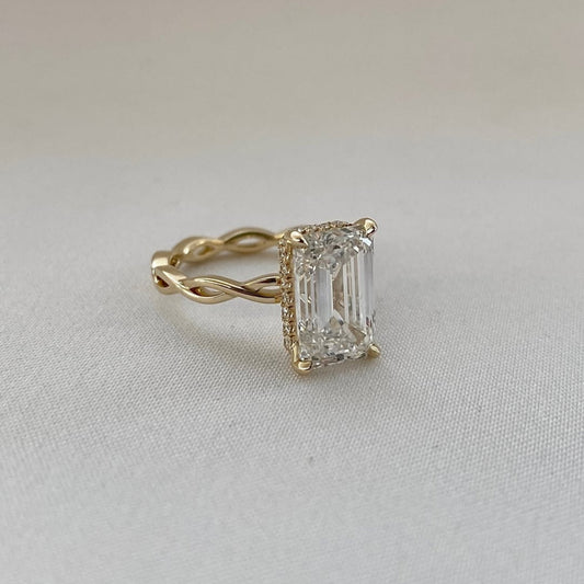 2.85 CT Luxury Lab Grown Emerald Cut Solitaire Diamond Ring with Twisted Gold Band & Halo Accent